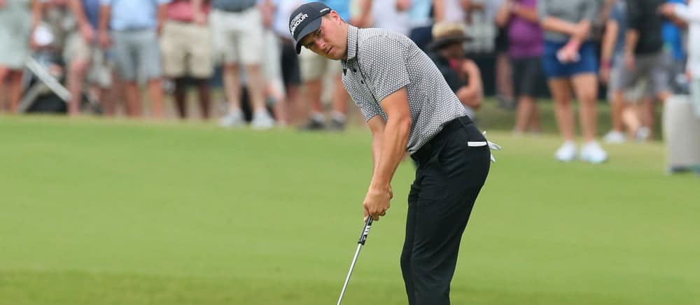 Jordan Spieth Lining Up a Putt