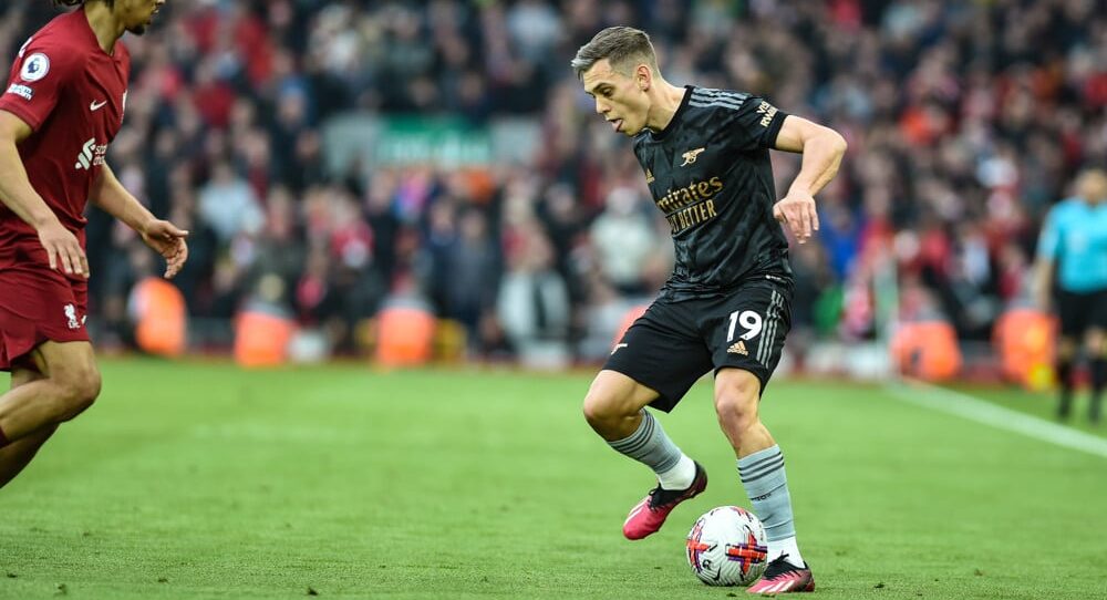 Arsenal player dribbles soccer ball