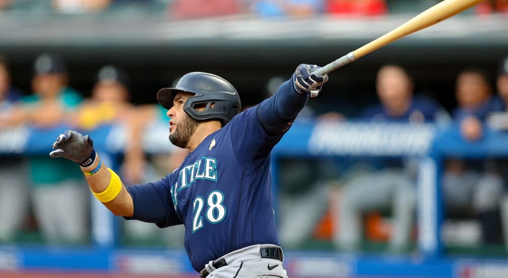 Eugenio Suarez of Mariners hits home run