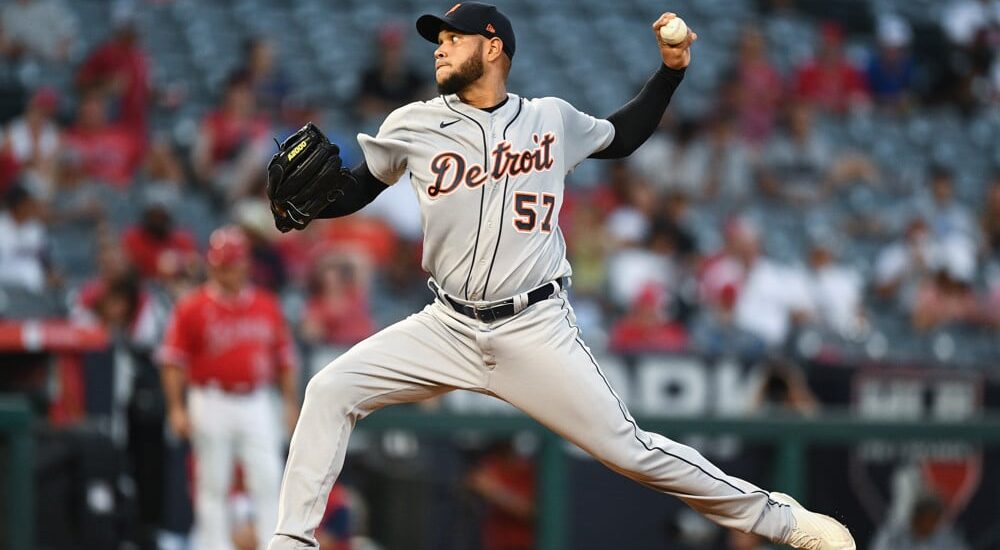 Eduardo Rodriguez pitches baseball for Tigers