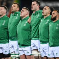 Ireland rugby team sings national anthem
