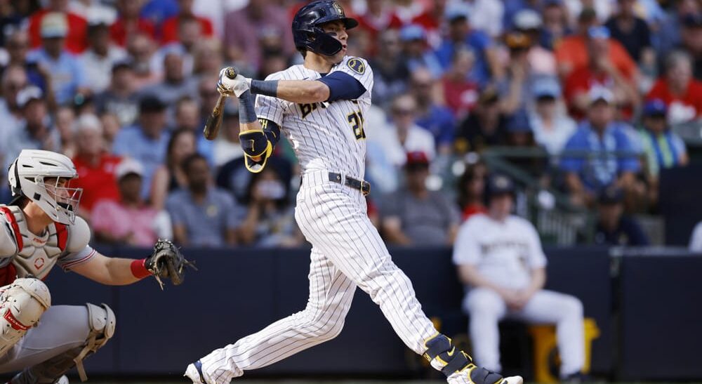 Christian Yelich of Brewers hits home run