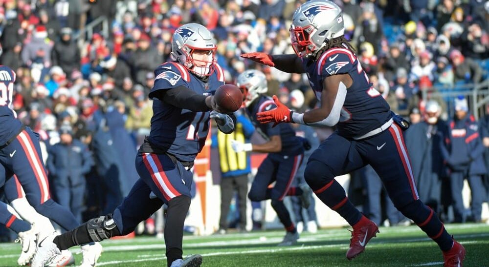 Patriots vs Jets play during game