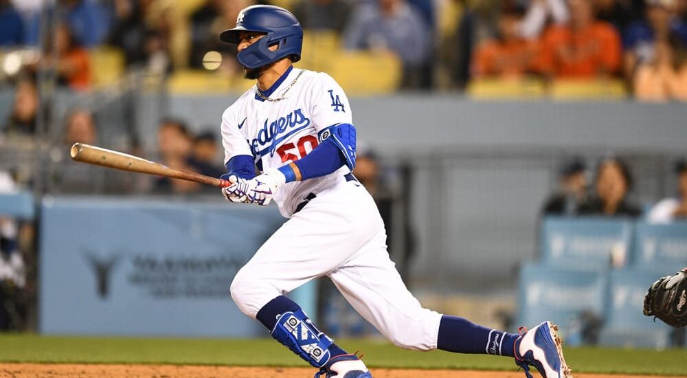 Mookie Betts hits in RBI for Dodgers