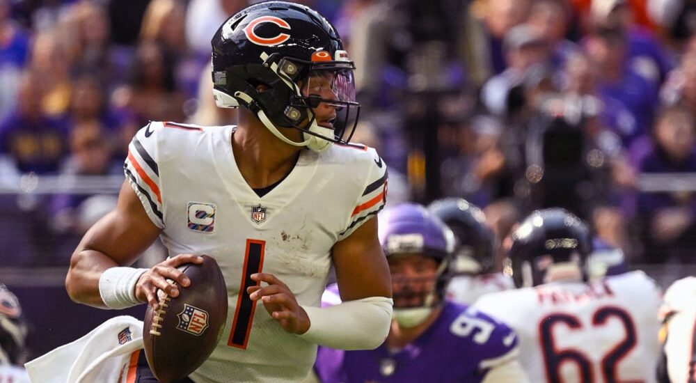 Bears QB Justin Fields plays in NFL week 16 game