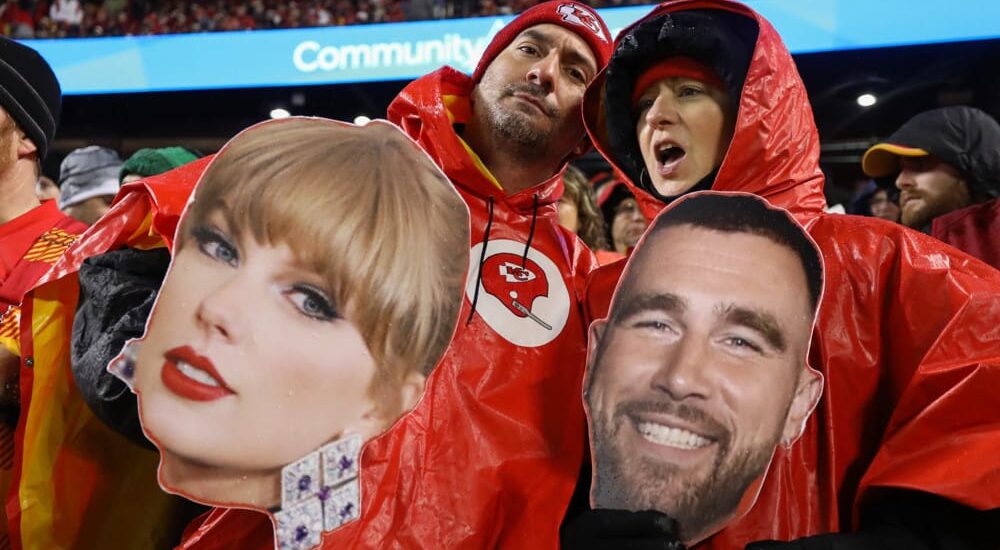 Taylor Swift fans cheer for Kansas City Chiefs